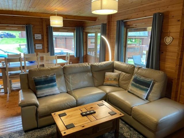 Luxury 3 Bedroom, 3 Bathroom Lodge With Hot Tub Llanbedr  Exteriör bild
