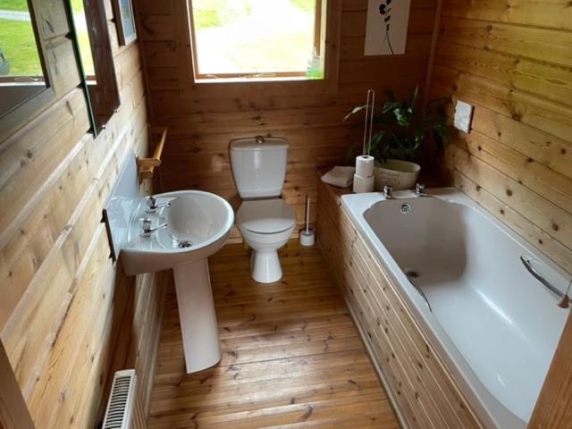 Luxury 3 Bedroom, 3 Bathroom Lodge With Hot Tub Llanbedr  Exteriör bild